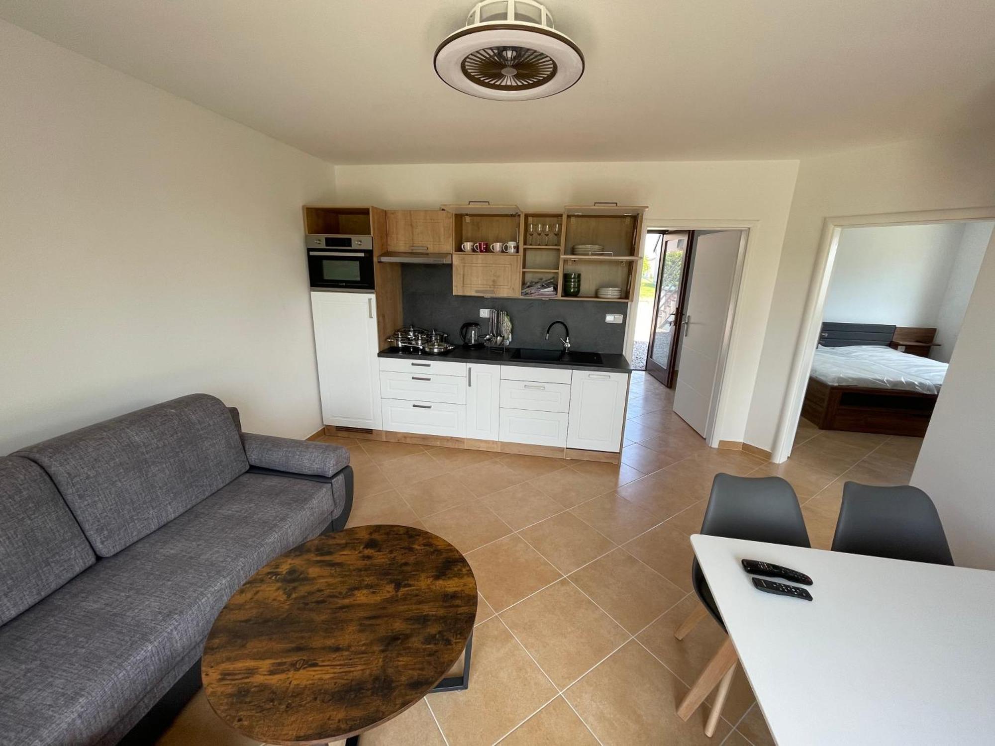 Lake View Apartments Near Golf Resort Kuneticka Hora, Dritec Pardubice Bilik gambar