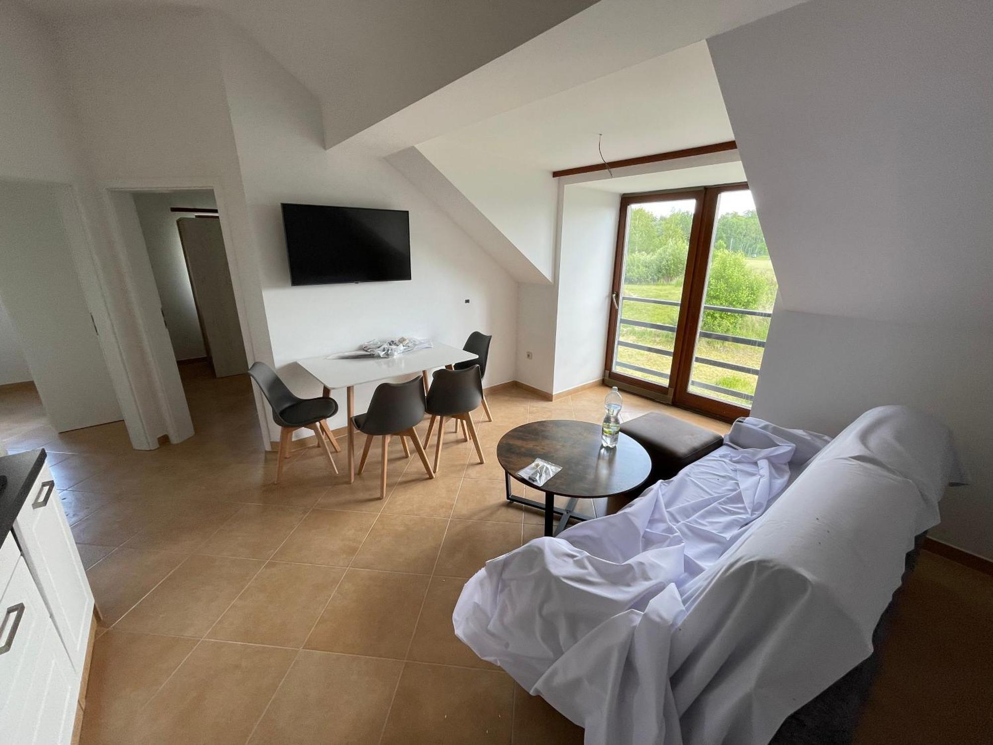 Lake View Apartments Near Golf Resort Kuneticka Hora, Dritec Pardubice Bilik gambar