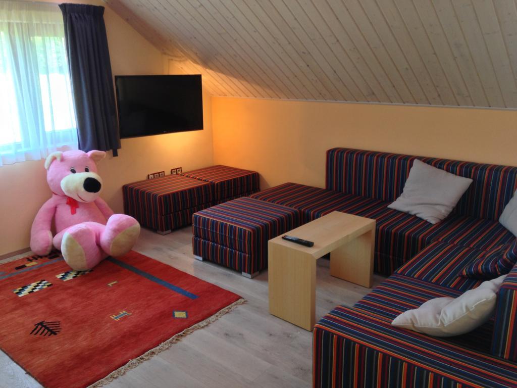 Lake View Apartments Near Golf Resort Kuneticka Hora, Dritec Pardubice Bilik gambar