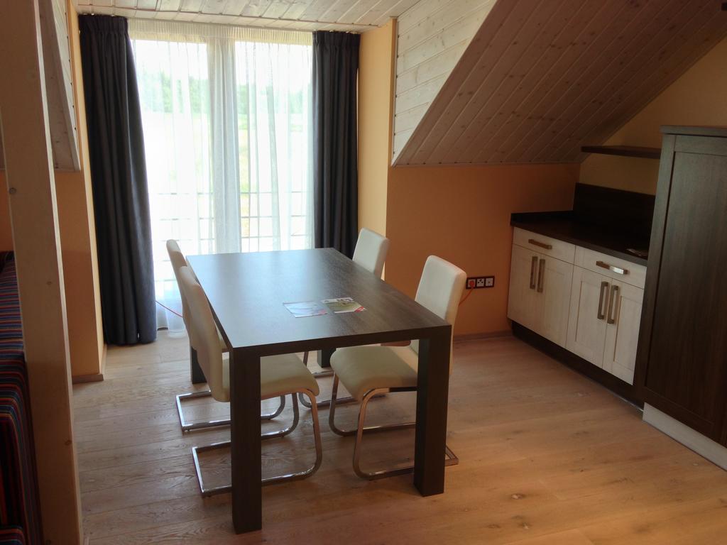 Lake View Apartments Near Golf Resort Kuneticka Hora, Dritec Pardubice Bilik gambar