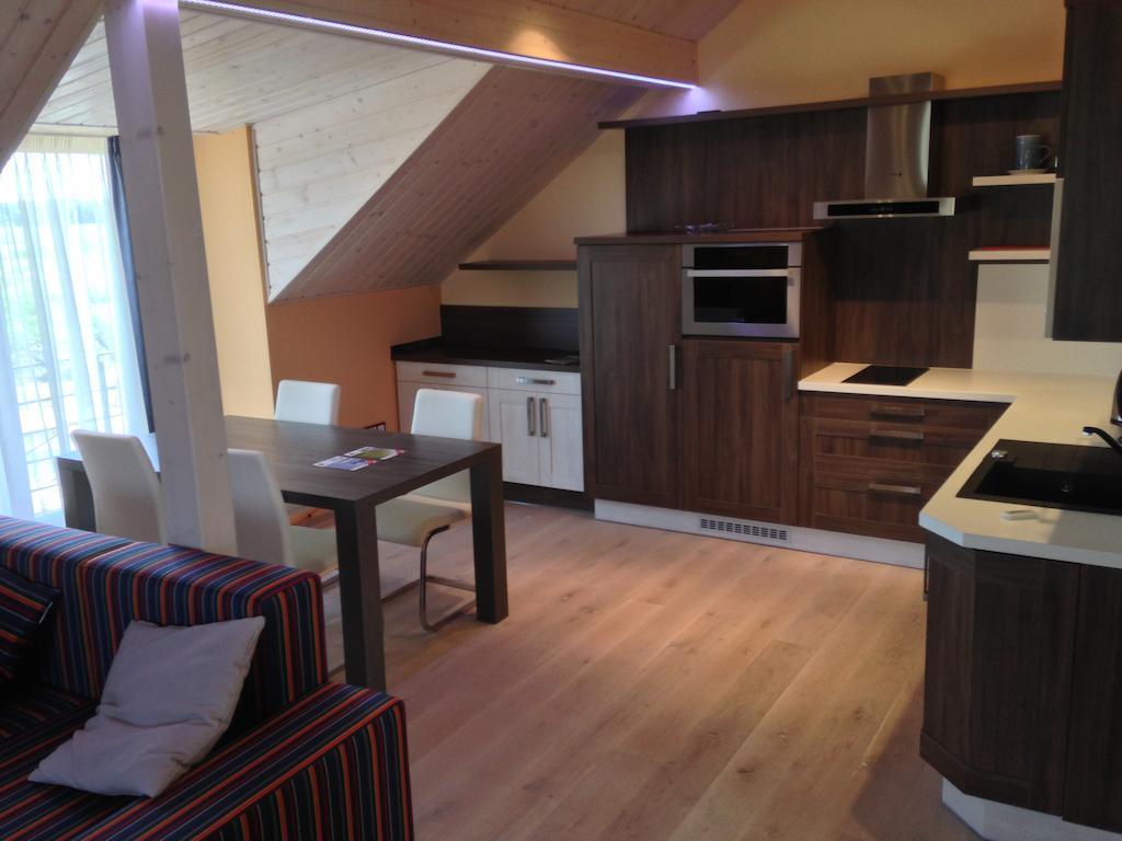 Lake View Apartments Near Golf Resort Kuneticka Hora, Dritec Pardubice Bilik gambar