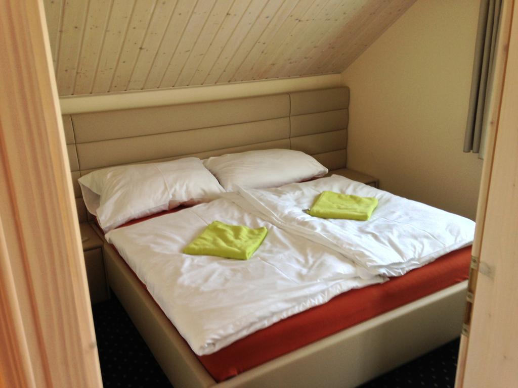 Lake View Apartments Near Golf Resort Kuneticka Hora, Dritec Pardubice Bilik gambar