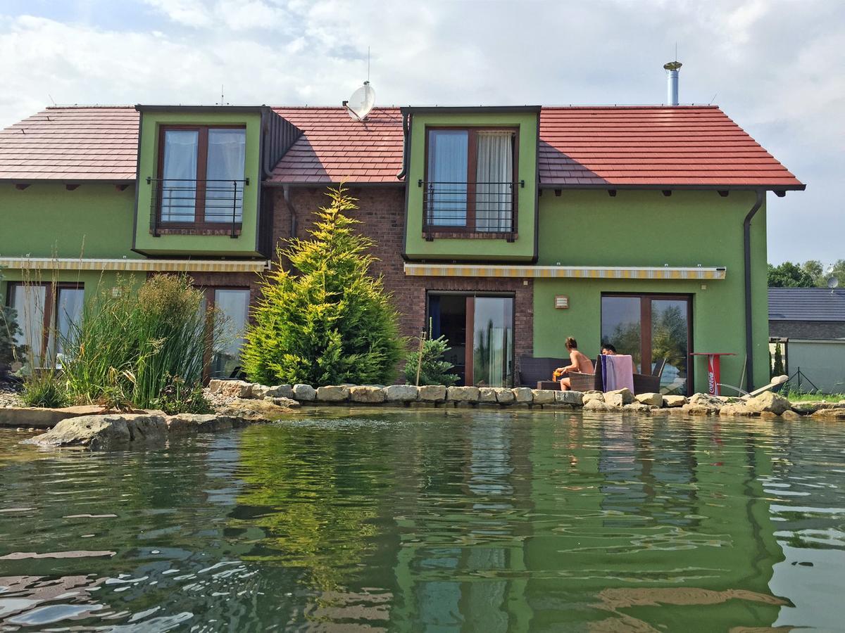 Lake View Apartments Near Golf Resort Kuneticka Hora, Dritec Pardubice Luaran gambar