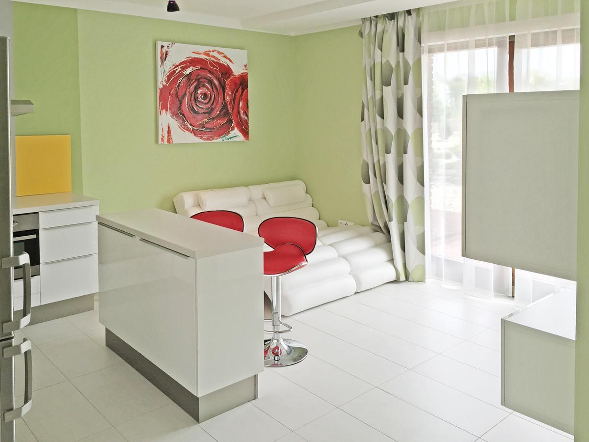 Lake View Apartments Near Golf Resort Kuneticka Hora, Dritec Pardubice Luaran gambar