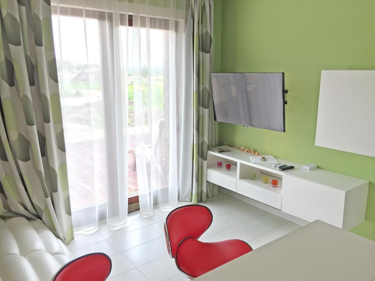 Lake View Apartments Near Golf Resort Kuneticka Hora, Dritec Pardubice Luaran gambar