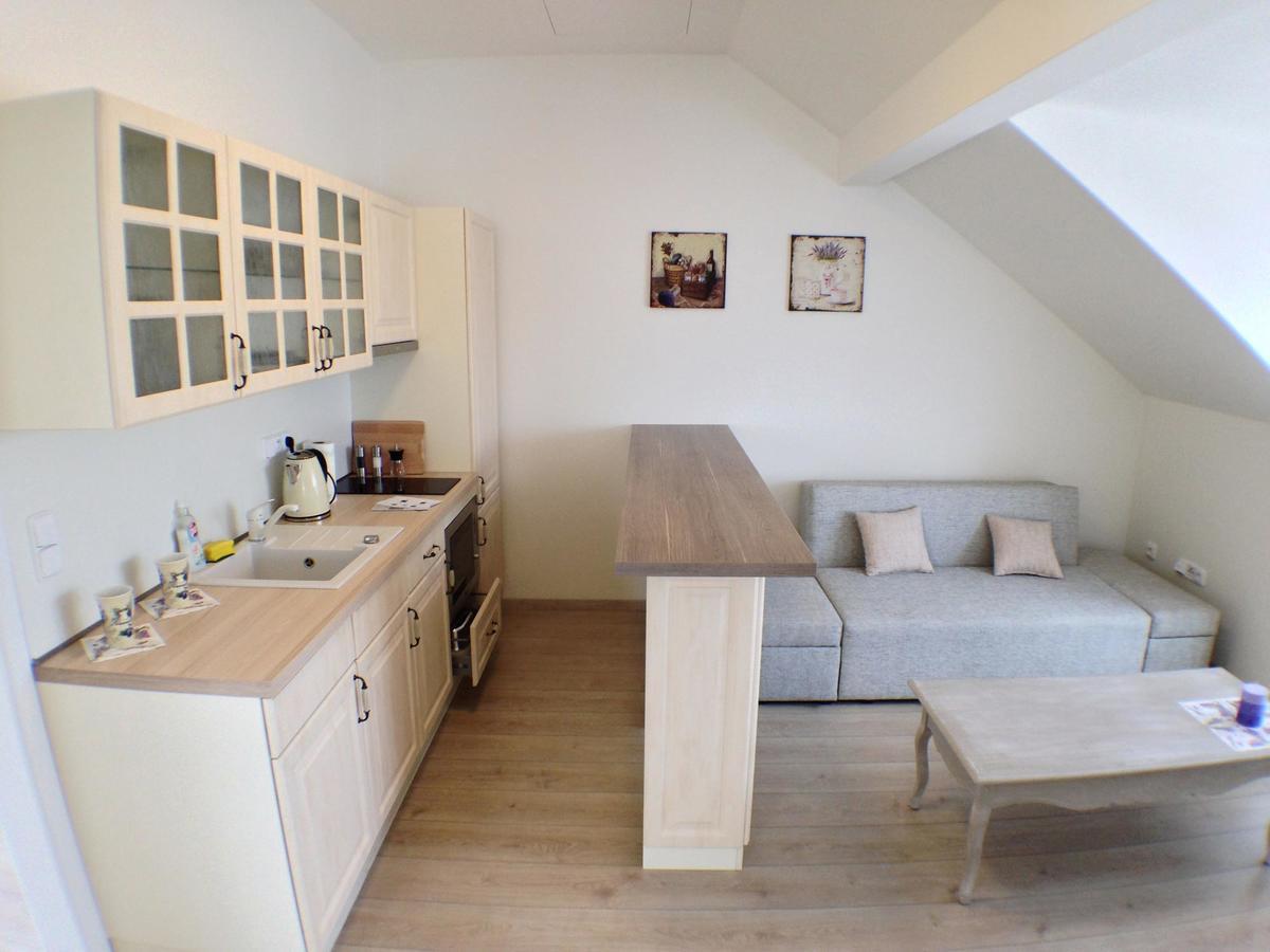 Lake View Apartments Near Golf Resort Kuneticka Hora, Dritec Pardubice Luaran gambar