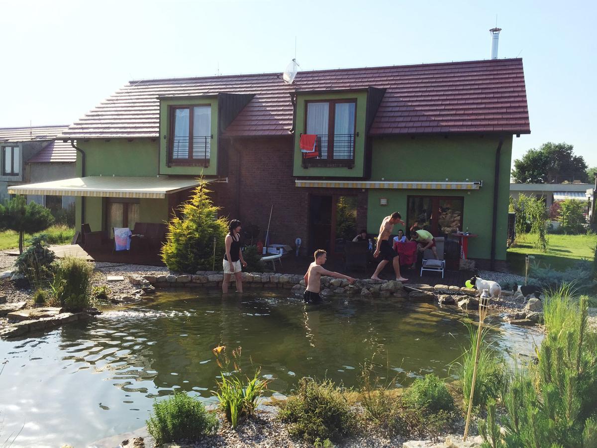 Lake View Apartments Near Golf Resort Kuneticka Hora, Dritec Pardubice Luaran gambar