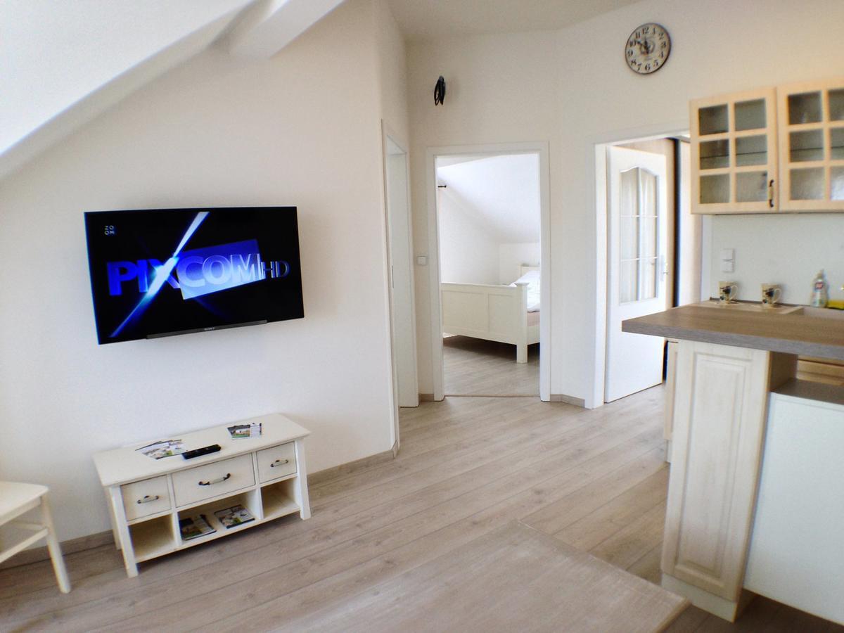 Lake View Apartments Near Golf Resort Kuneticka Hora, Dritec Pardubice Luaran gambar